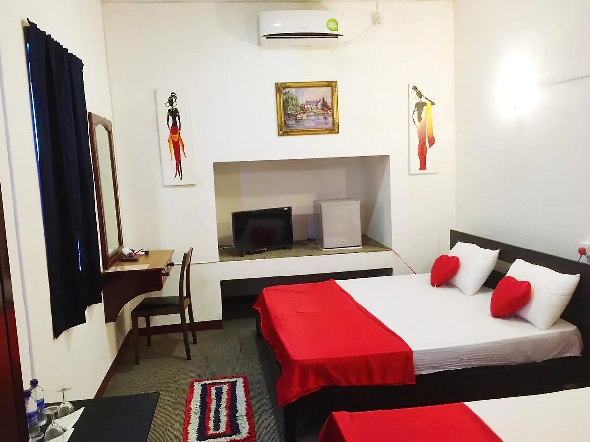 Walawwa Dutch House Hotel Ja-Ela